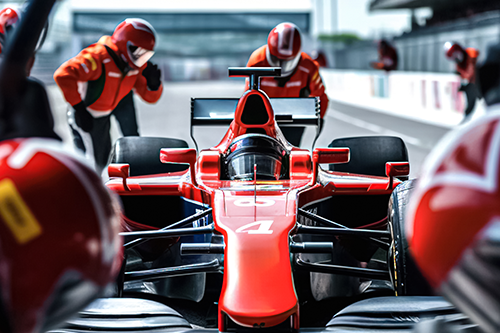 Highway2Sales Thumbnail. Ein rotes Formel 1 Auto in der Boxengasse